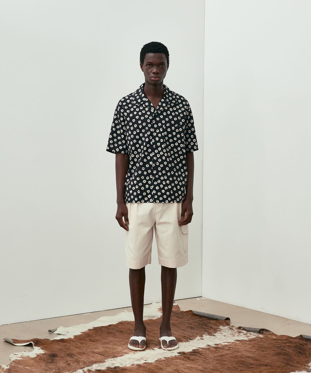 밀라코드(MILACODE) Cotton Gurkha Shorts - CREAM