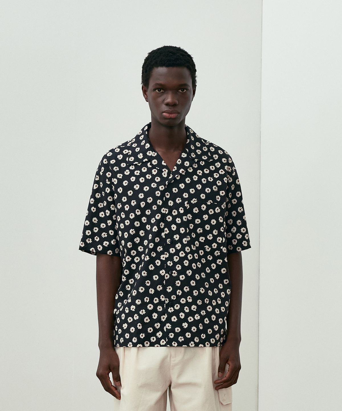 밀라코드(MILACODE) Wild Flower Print Shirt - BLACK
