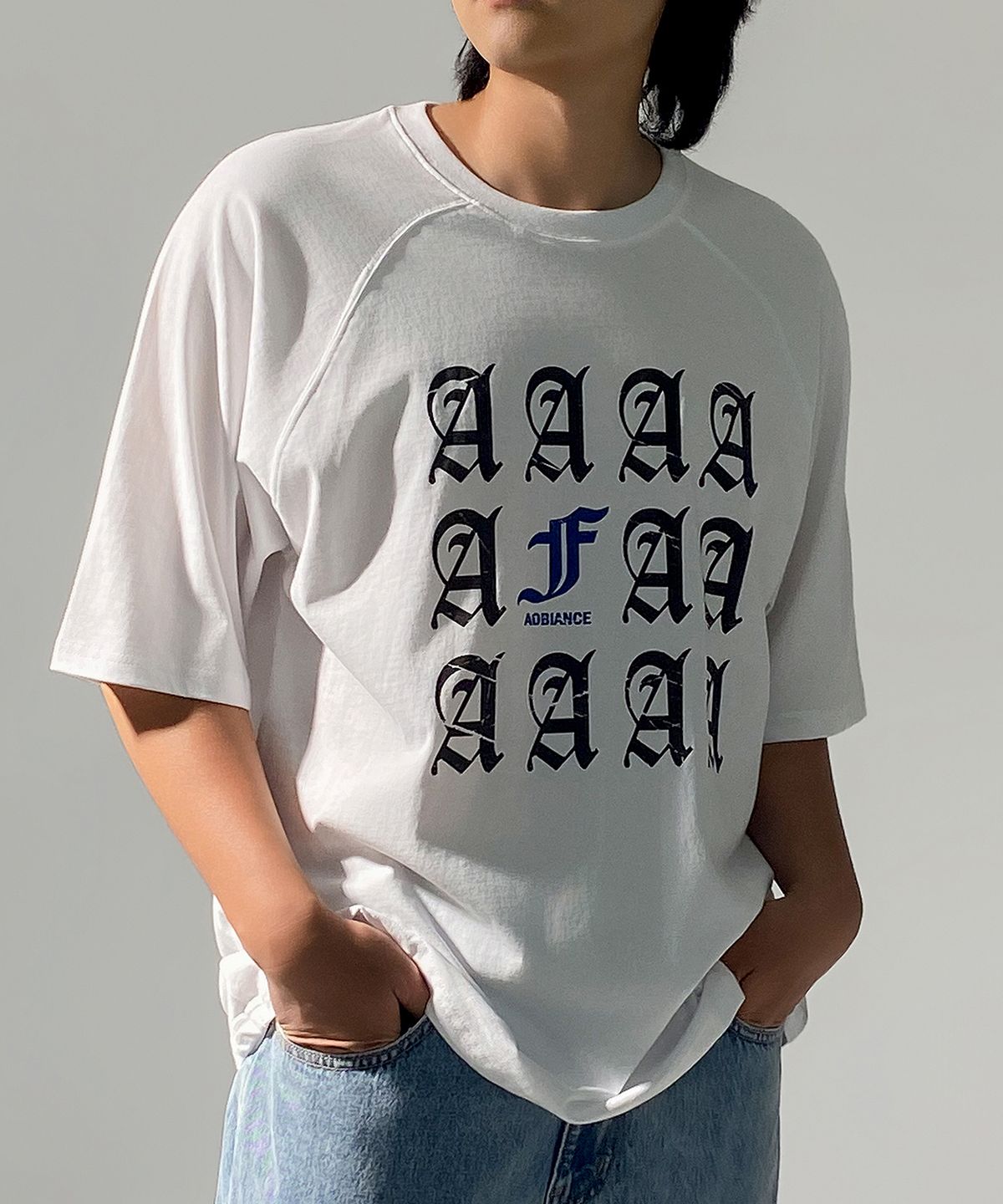 아오비언스(AOBIANCE) AOBIANCE 이레귤러 티셔츠 (화이트)
