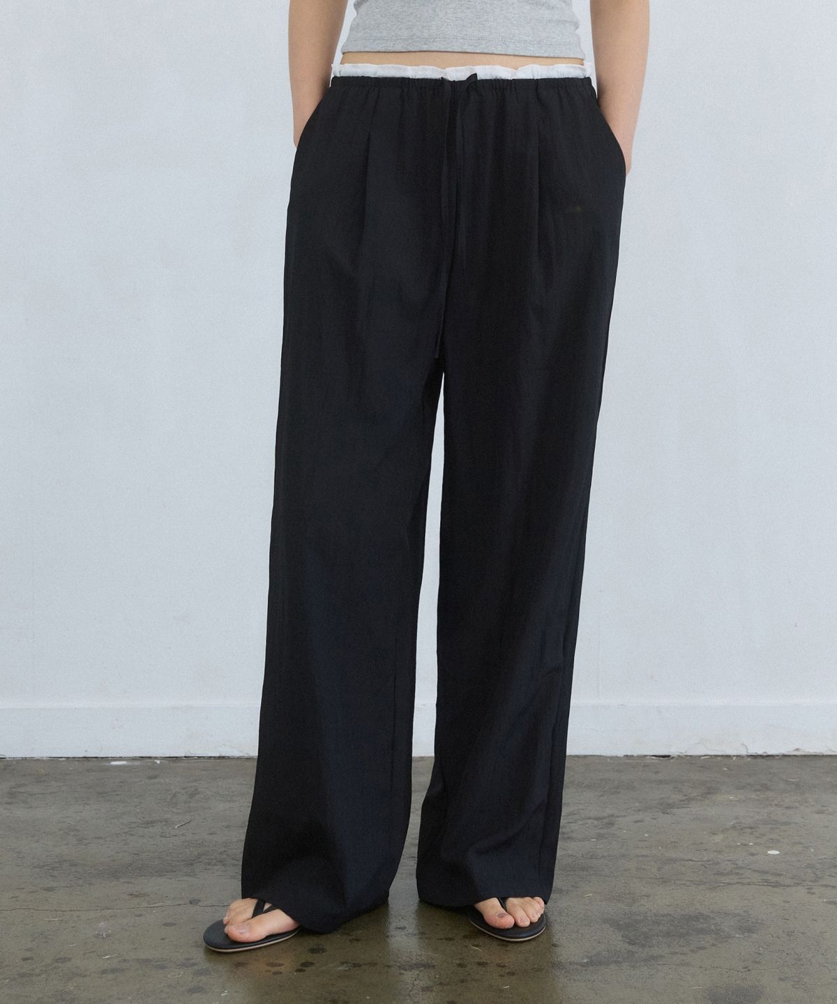 어다울(ADAUL) Frill layered sagging banding pants - black