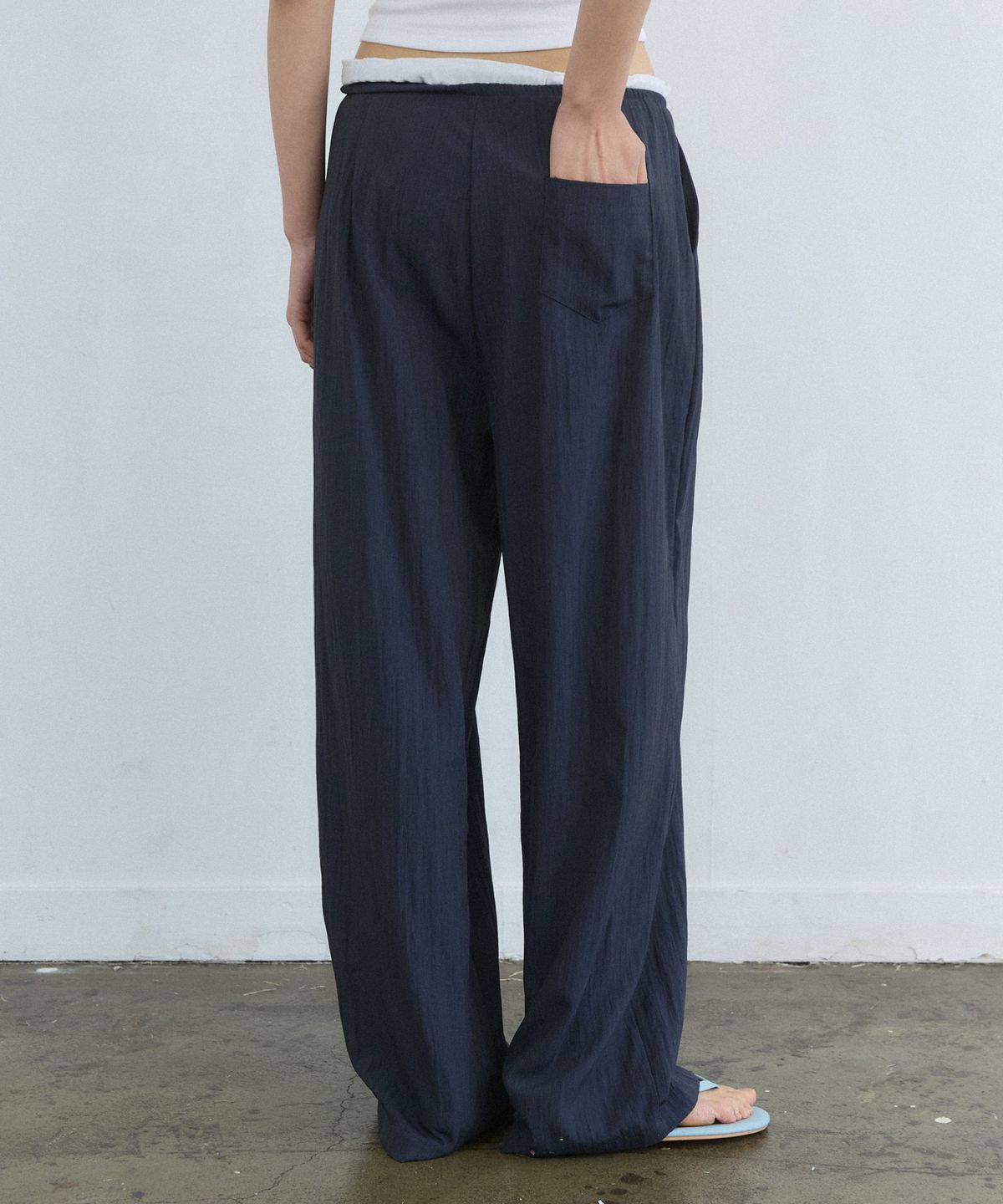 어다울(ADAUL) Frill layered sagging banding pants - navy