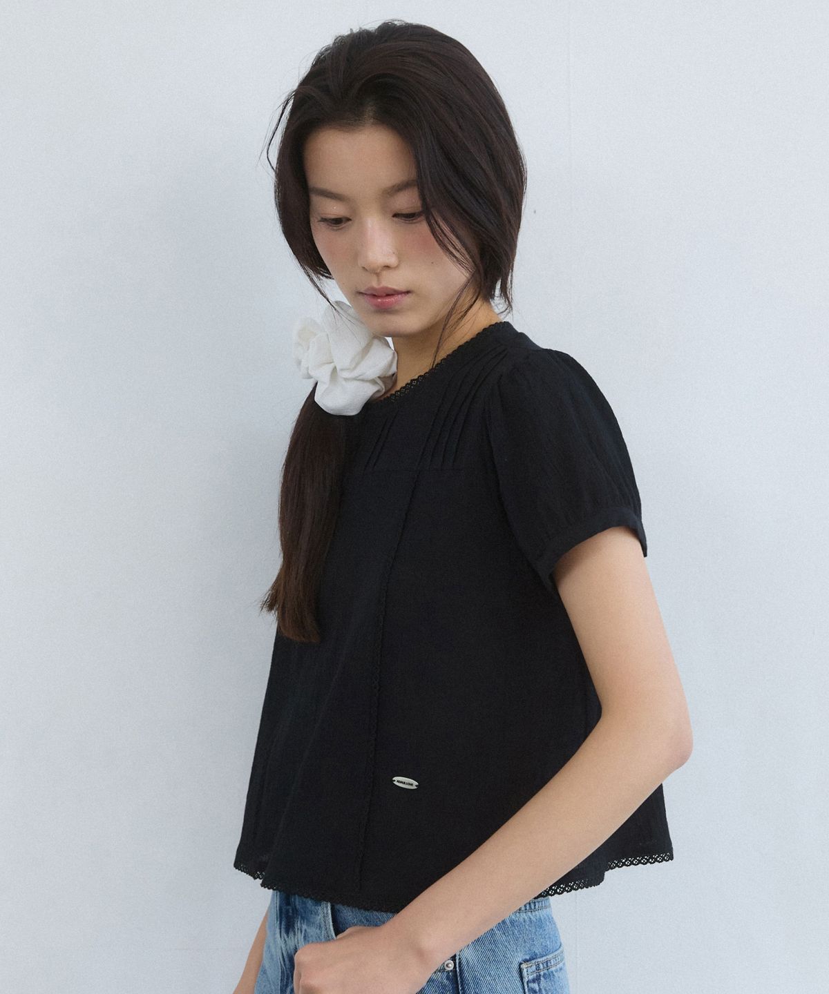 어다울(ADAUL) Lace line pintuck soft blouse - black