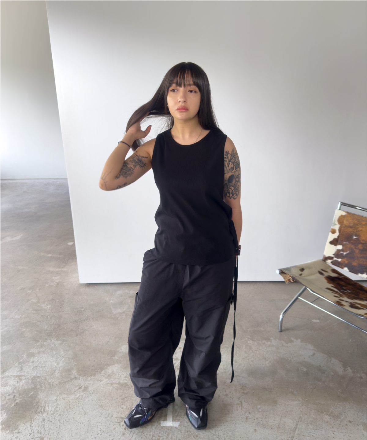 솔넬리아 가브리엘(Solnelia Gabriel) number 12/REGULAR SLIM FIT SLEEVELESS TOP-BLACK