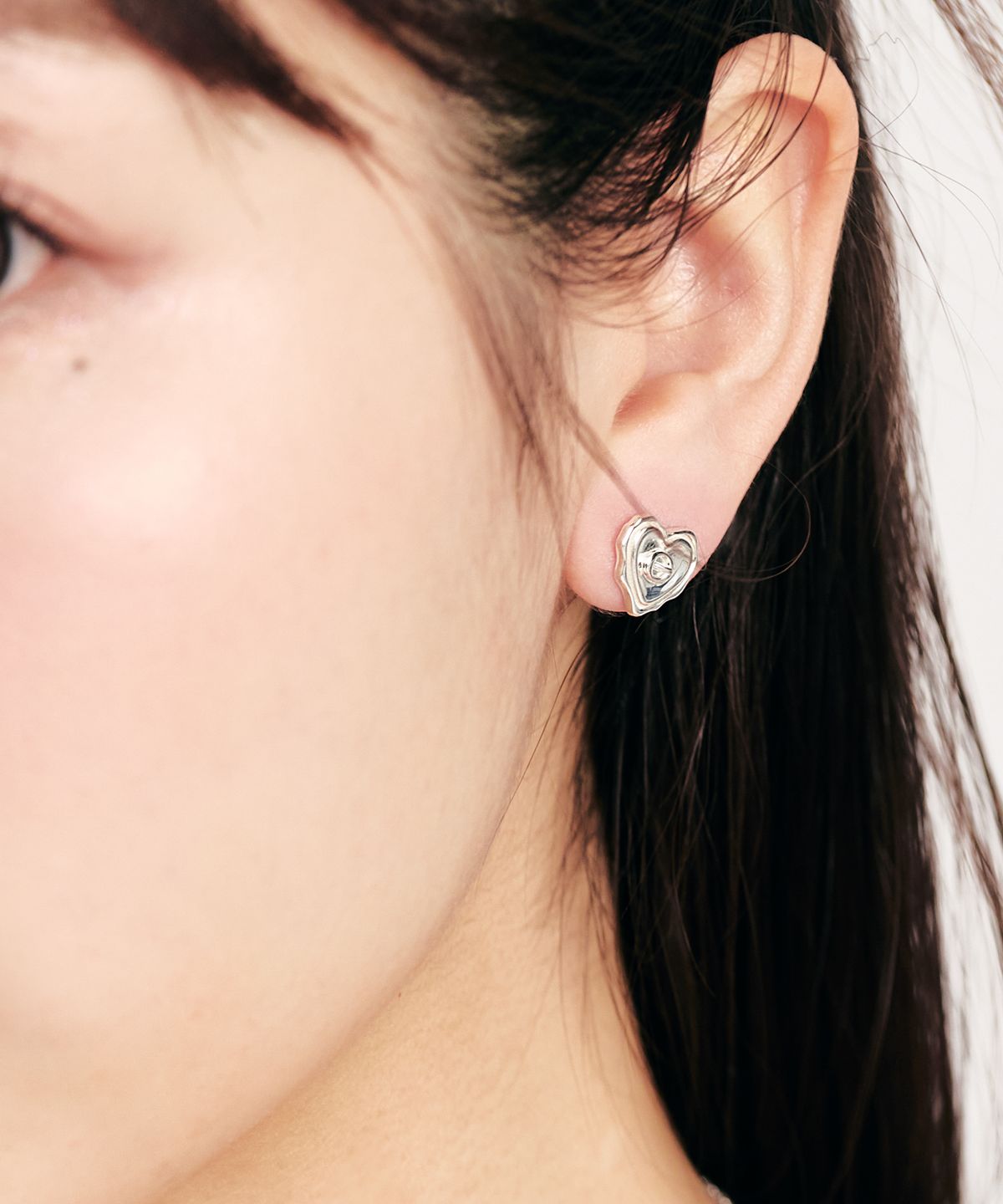 러벰버(LOVEMBER) [silver 925] Melting Heart Studs