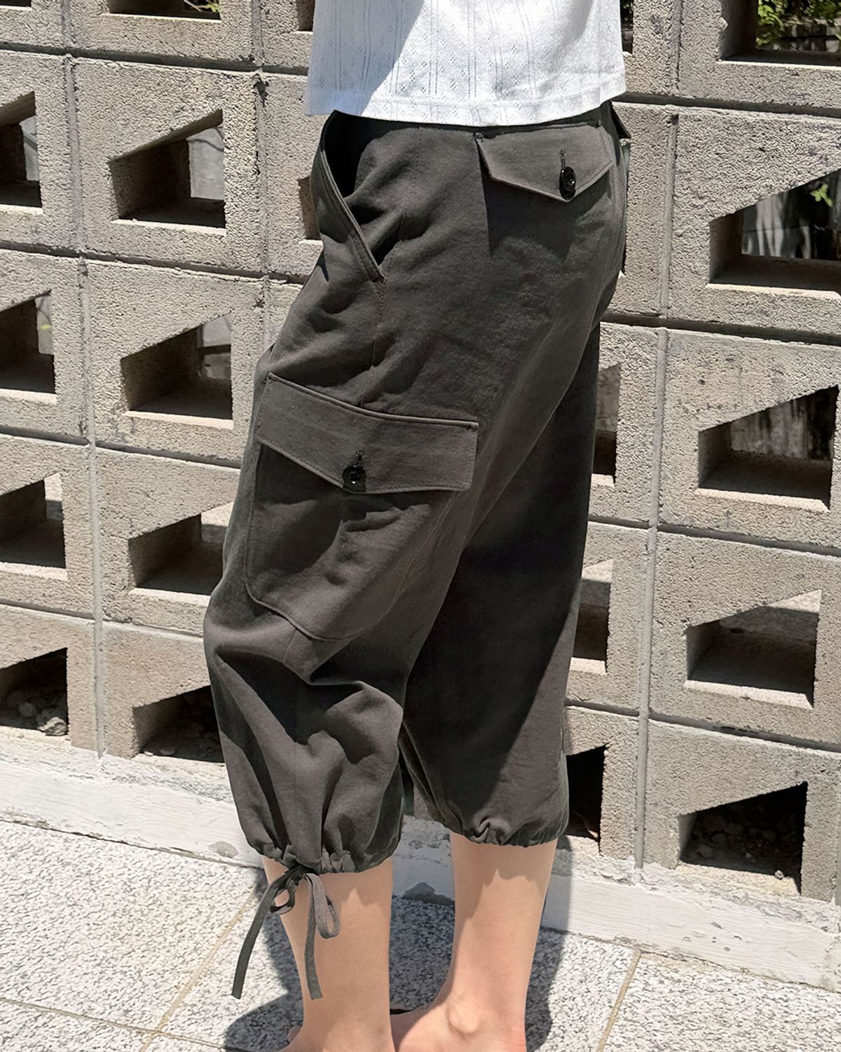 블루브릭(BLUEBRICK) Capri cargo pants (charcoal)