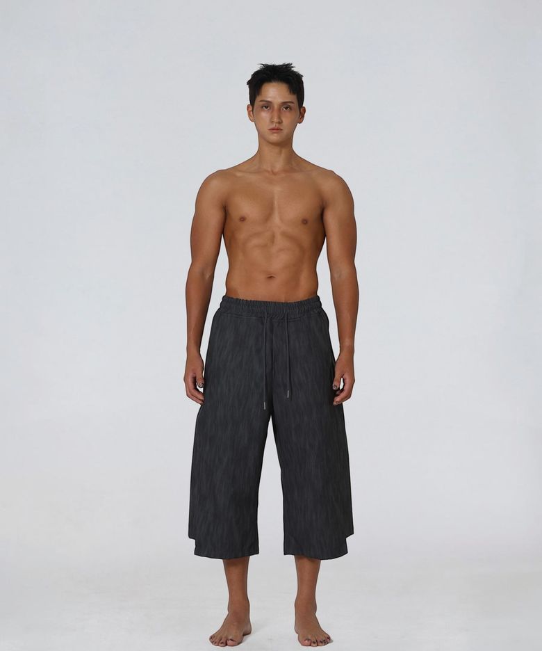 Leather Side Incision Bermuda Pants