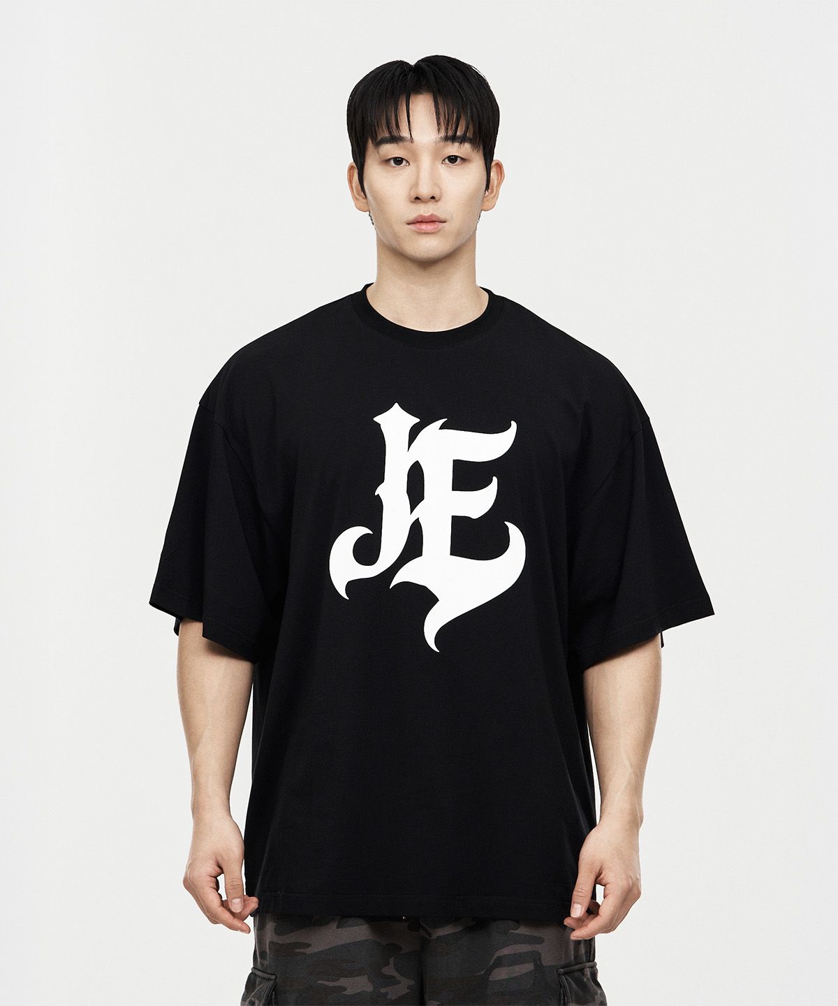 제이엘브(JELEVE) 빅엠블럼 오버핏 숏슬리브