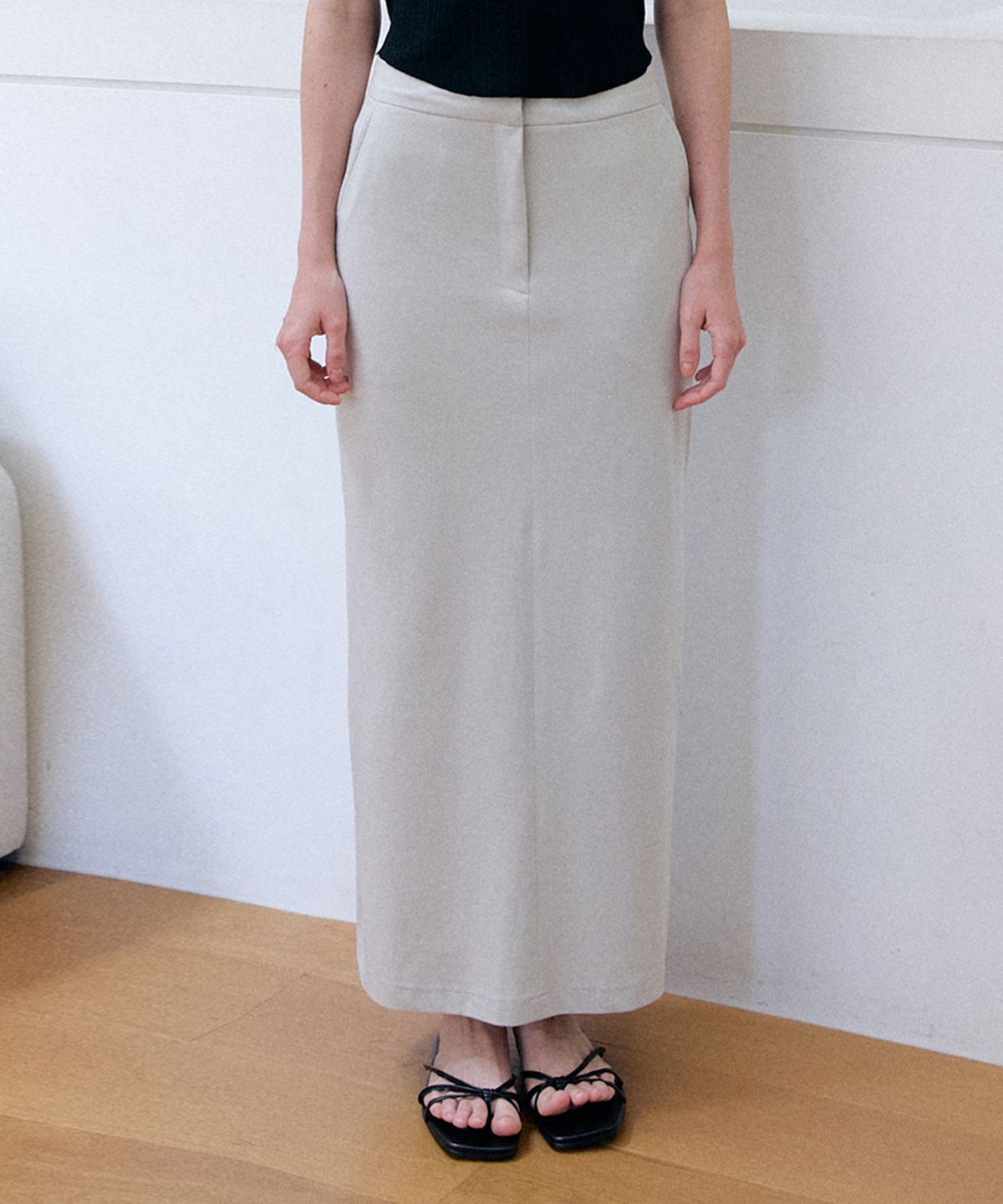 머지앤밍글(MERGE&MINGLE) Ella Stretch Maxi Skirt (Greige)