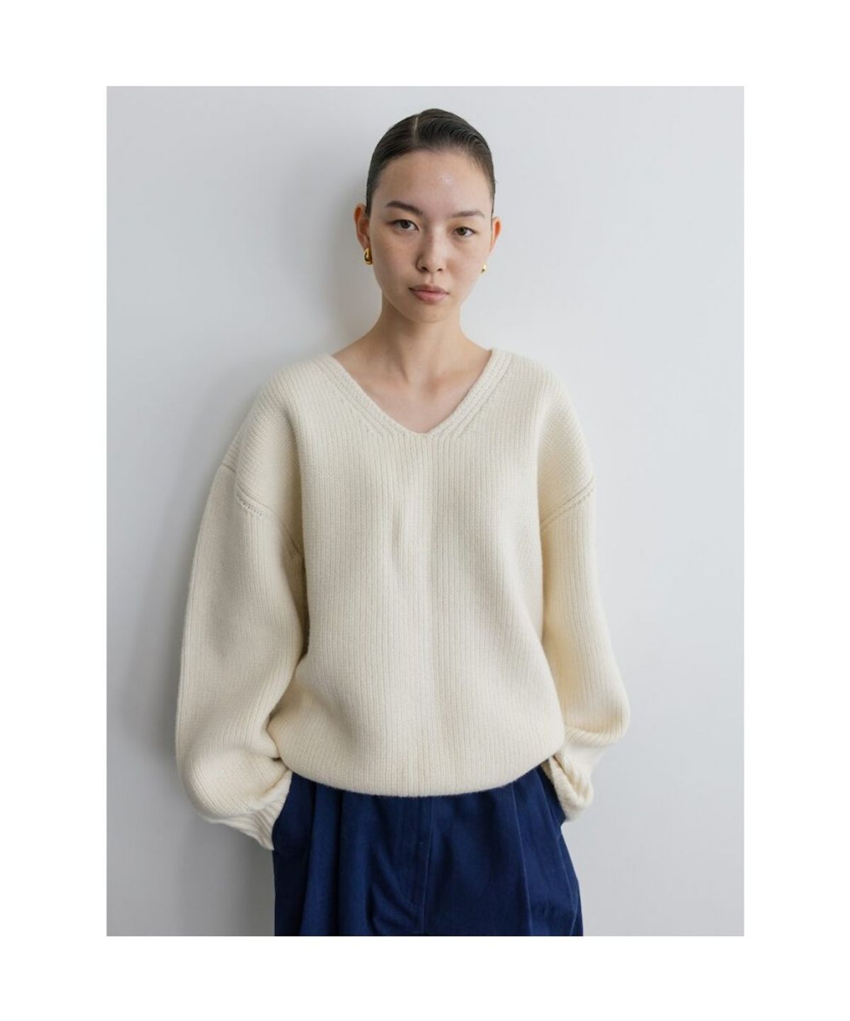 디애퍼처(THE APERTURE) Bulky V Neck Sweater  Ivory (TA5X51A040)