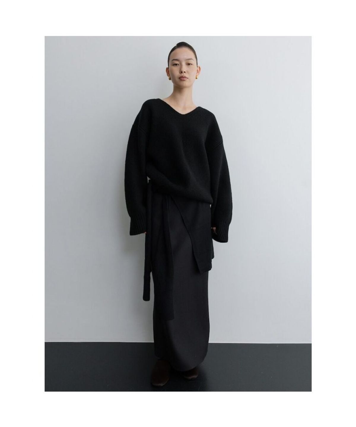 디애퍼처(THE APERTURE) Bulky V Neck Sweater  Black (TA5X51A045)