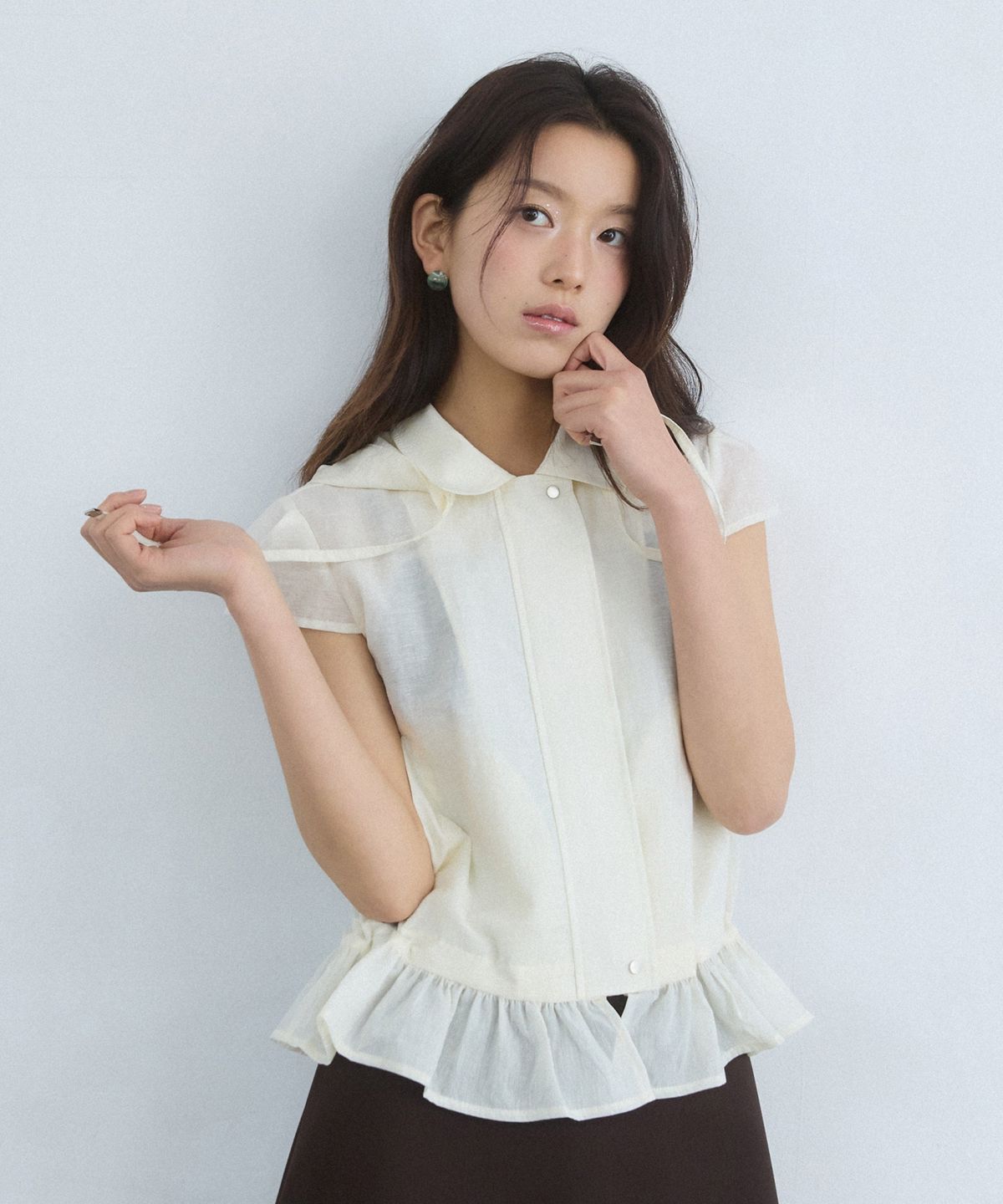 어다울(ADAUL) Sheer texture frill hood blouson - cream