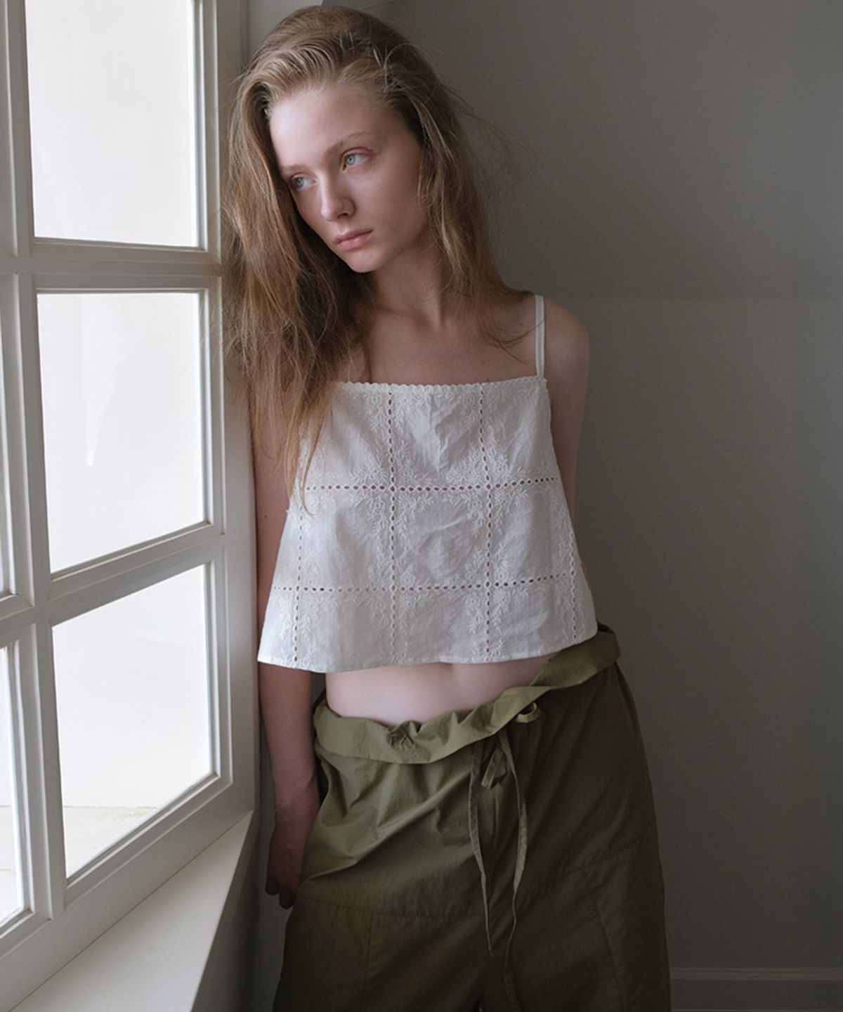 타버트(TARVERT) Daisy Sleeveless Top - White