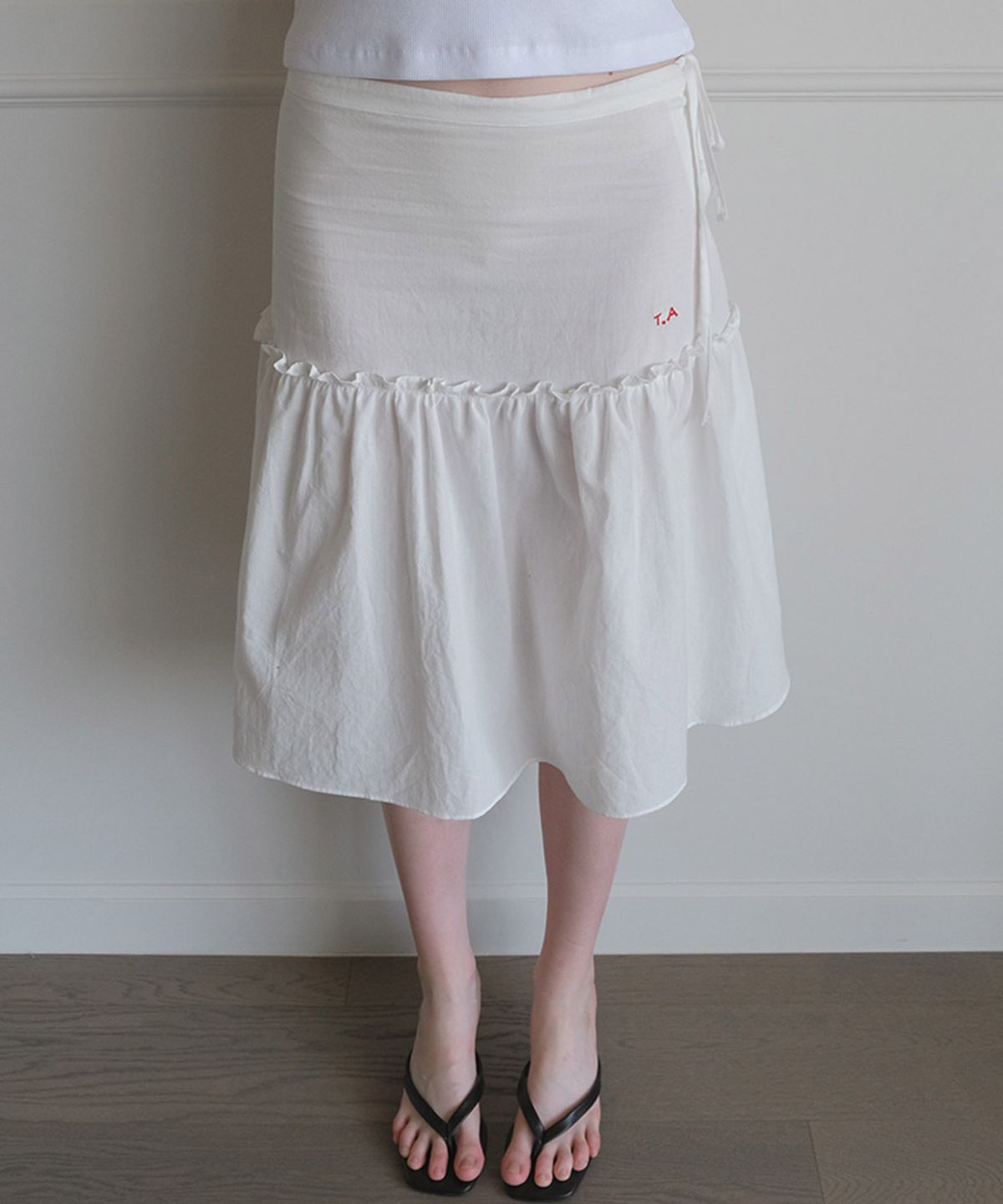 타버트(TARVERT) Maiden Flare Midi Skirt - White