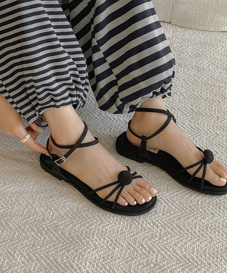 Benny 볼드버튼 스트랩 샌들 2cm 1color black