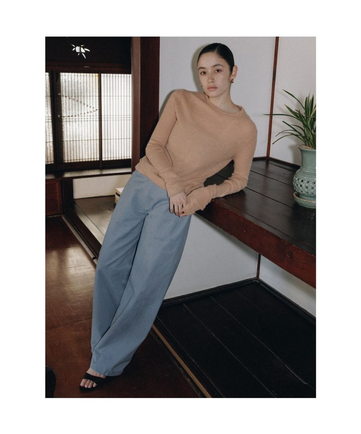 디애퍼처(THE APERTURE) Sheer Round Knit Top  Salmon Pink (TA6251A089)