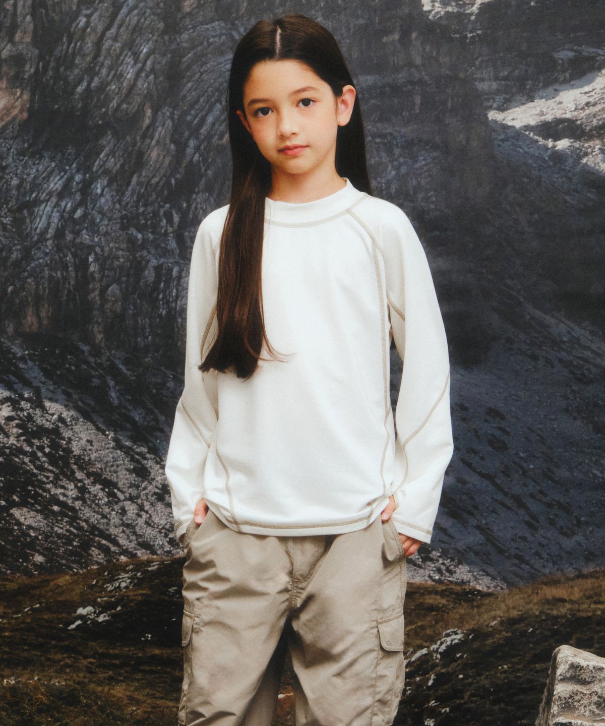 무신사 스탠다드 키즈(MUSINSA STANDARD KIDS) [시티 레저] 스트럭처드 모크 넥 긴소매 티셔츠 [스톤 화이트]