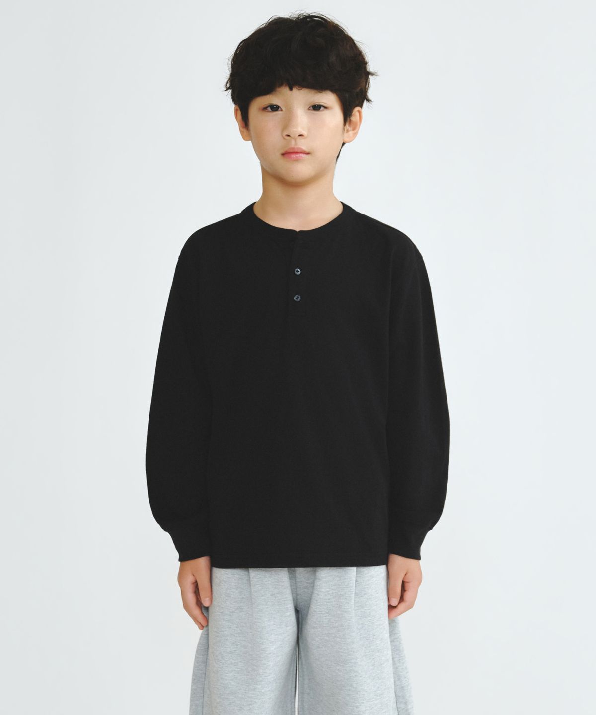 무신사 스탠다드 키즈(MUSINSA STANDARD KIDS) 립 커프스 헨리 넥 긴소매 티셔츠 [블랙]