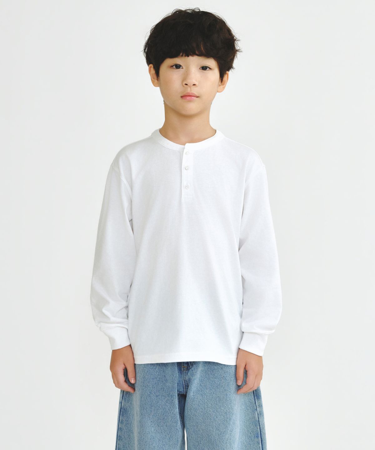 무신사 스탠다드 키즈(MUSINSA STANDARD KIDS) 립 커프스 헨리 넥 긴소매 티셔츠 [화이트]