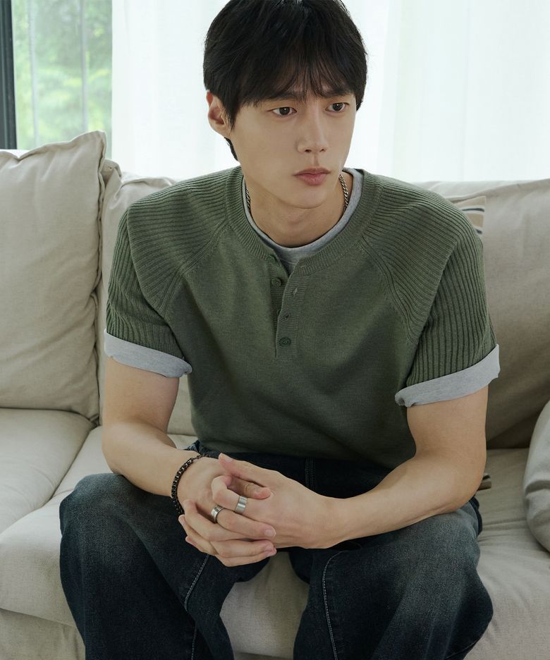 라글란 헨리넥 리브드 크롭 하프 니트 [카키]
