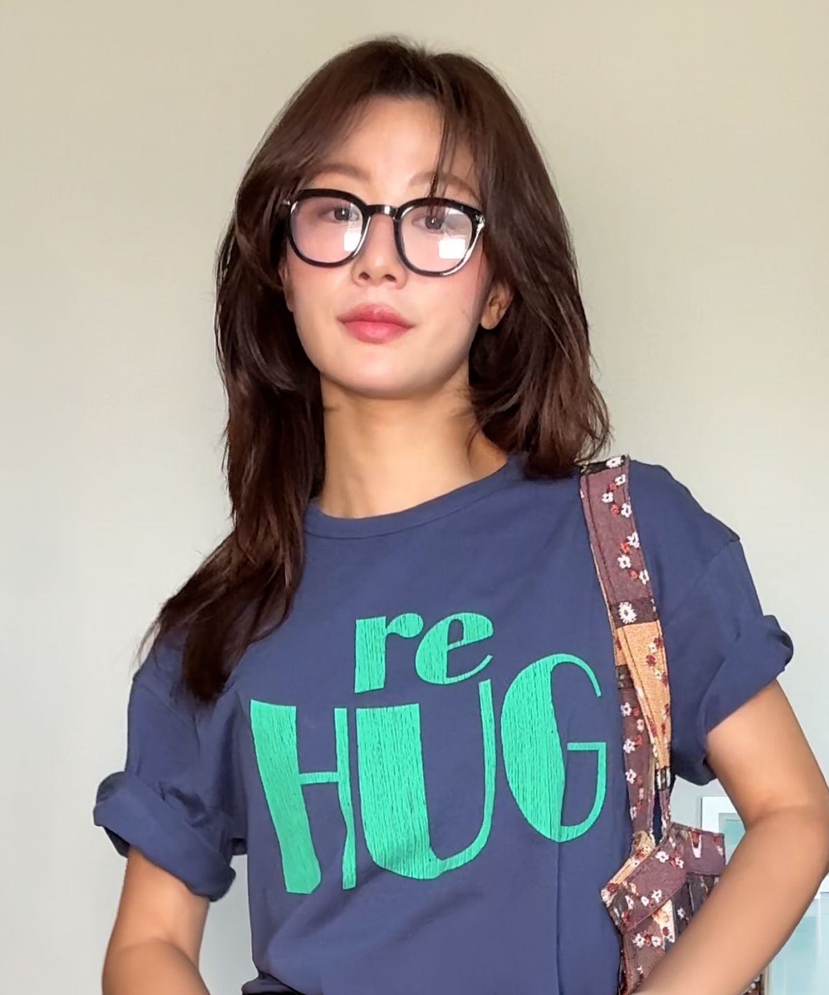 유니버스 가먼트(UNIVERSE GARMENT) RE HUG 크랙 티셔츠_NAVY
