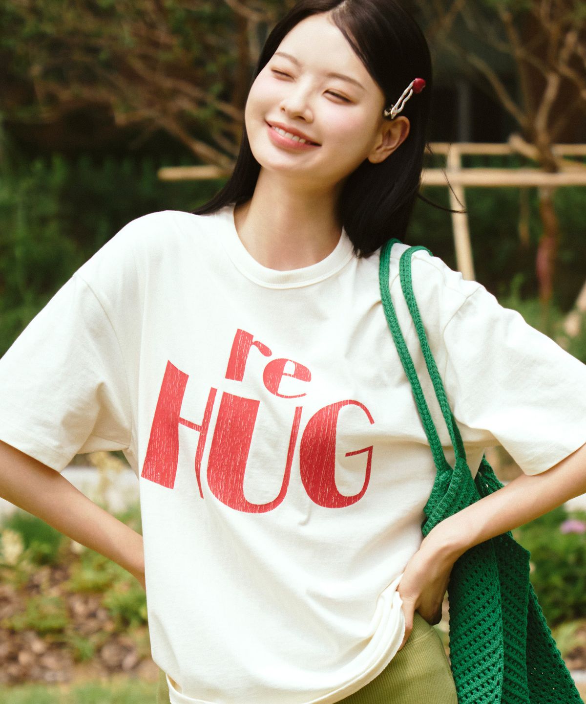 유니버스 가먼트(UNIVERSE GARMENT) RE HUG 크랙 티셔츠_IVORY