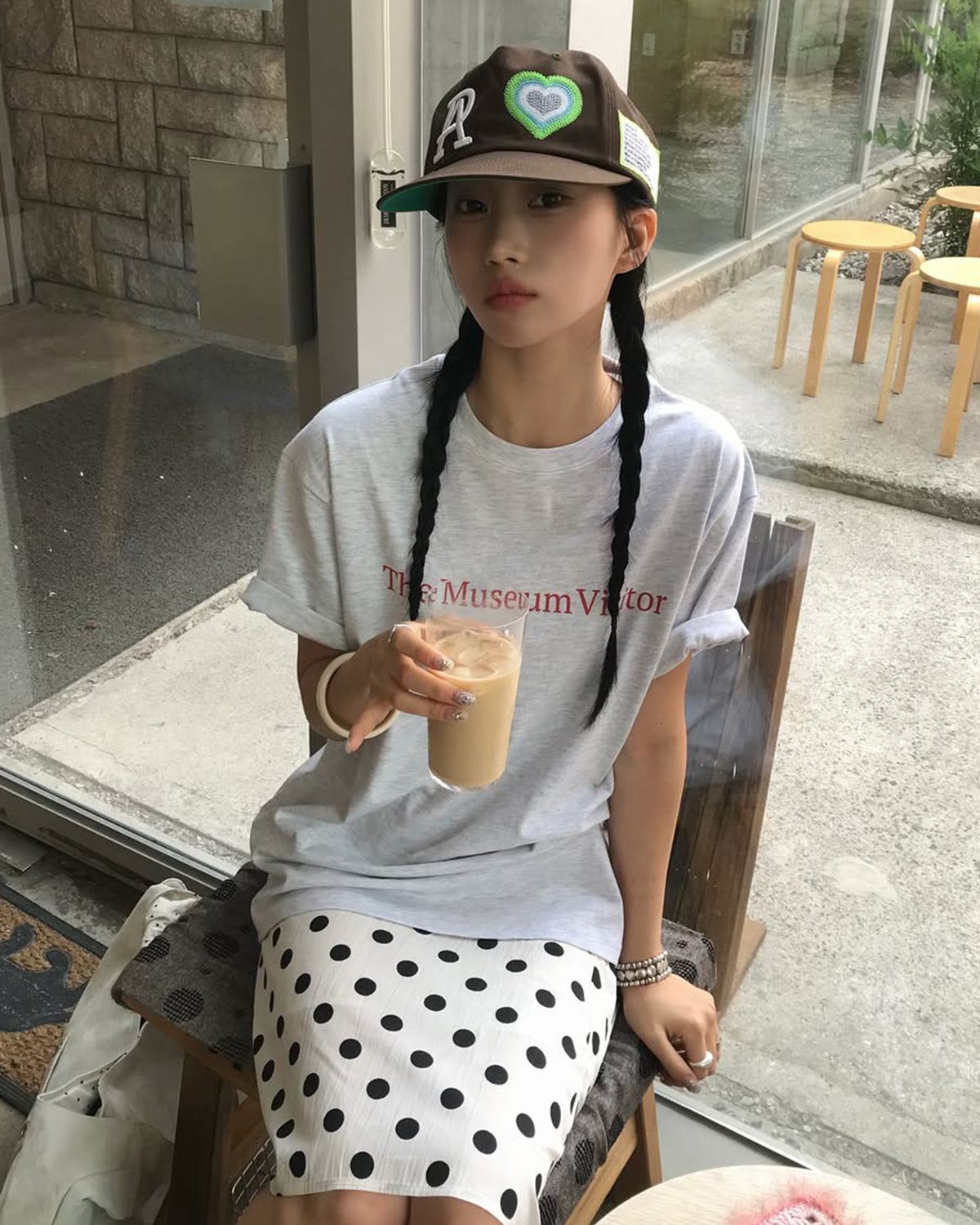 더뮤지엄비지터(THEMUSEUMVISITOR) ESSENTIAL LOGO OVERFIT T-SHIRT (MELANGE GREY)