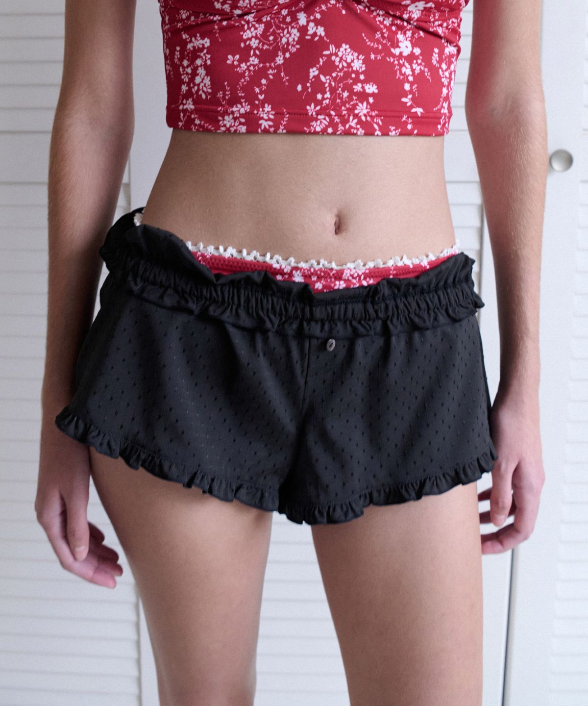 앤니즈(ANDNEEDS) Ella frill half pants (black)