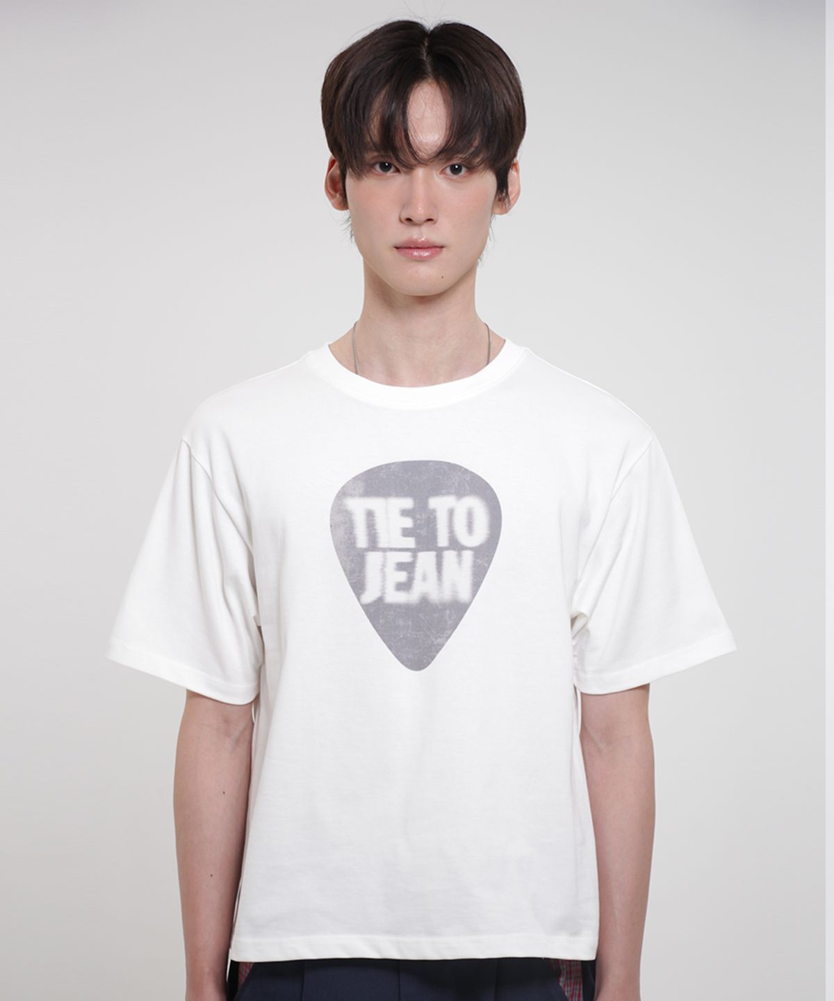 타이투진(TIE TO JEAN) 피크 그래픽 레귤러 핏 세미크롭 티셔츠 오프화이트