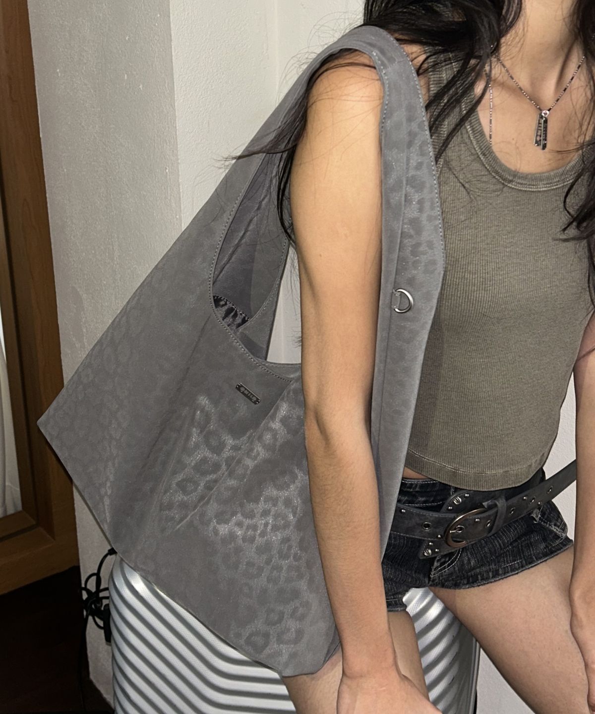 오디너리 홀리데이(ORDINARY HOLIDAY) MUTE LEOPARD SHOULDER BAG [GRAY]