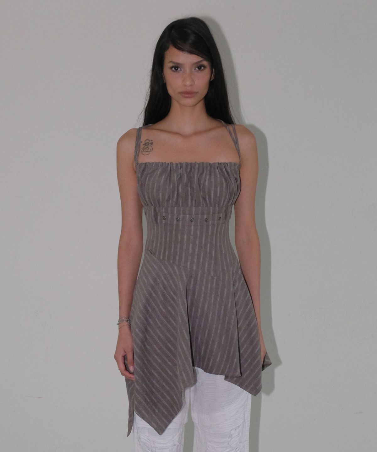 오디너리 홀리데이(ORDINARY HOLIDAY) FLARE SLEEVELESS MINI DRESS [BROWN]