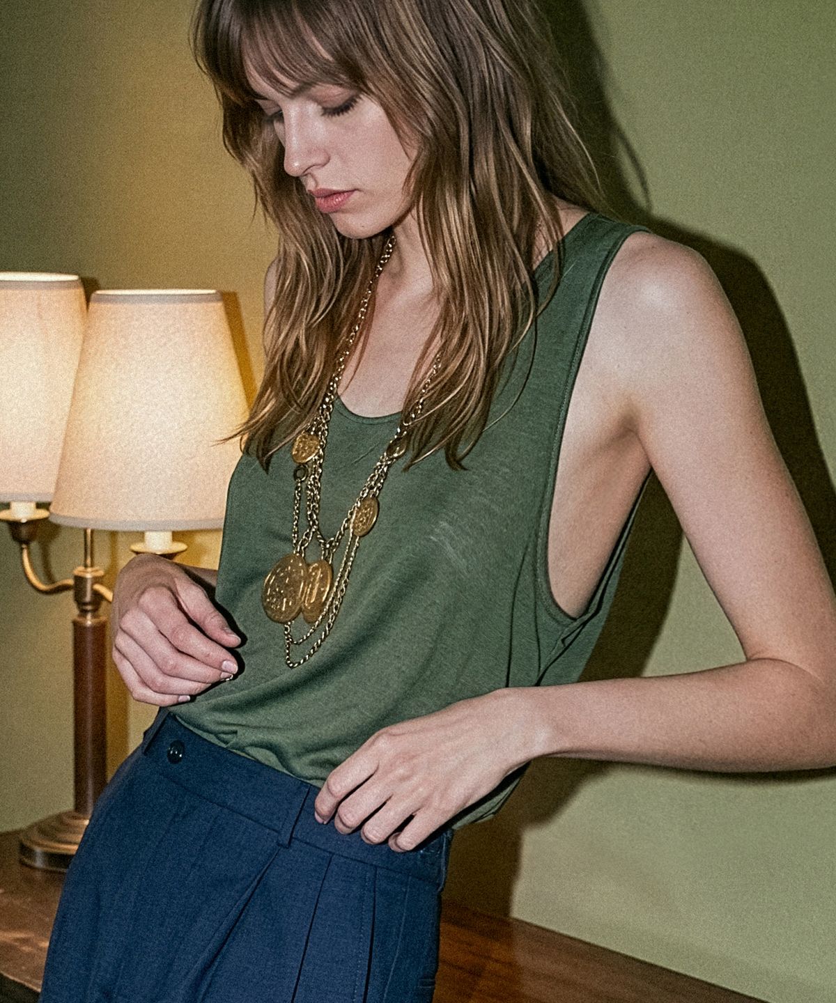 언티지(UNTAGE) 와이드 숄더 실키 민소매 티셔츠[Olive Green(UNISEX)]_UTT-ST72