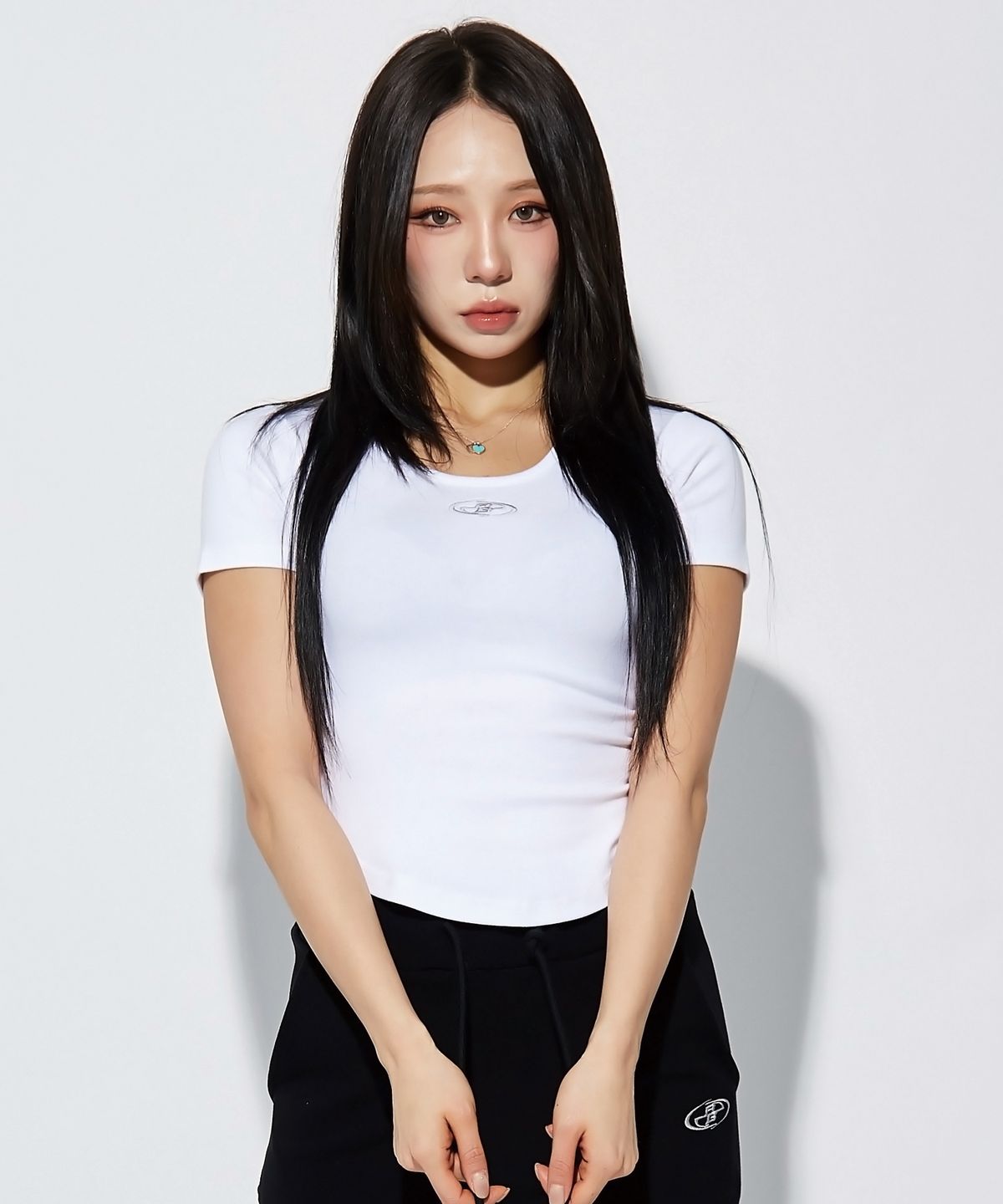 베트랙트(BATTRACT) 우먼스 더블 로고 U넥 크롭 반팔 티셔츠_화이트