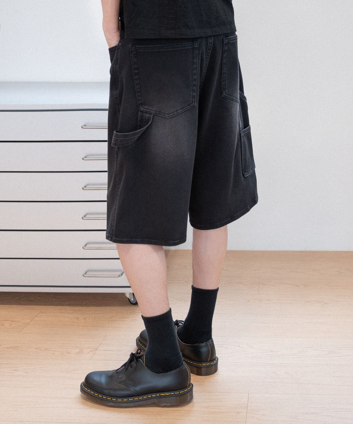 브랜디드(BRANDED) DENIM SWEAT CARPENTER SHORTS [BRUSHED BLACK]
