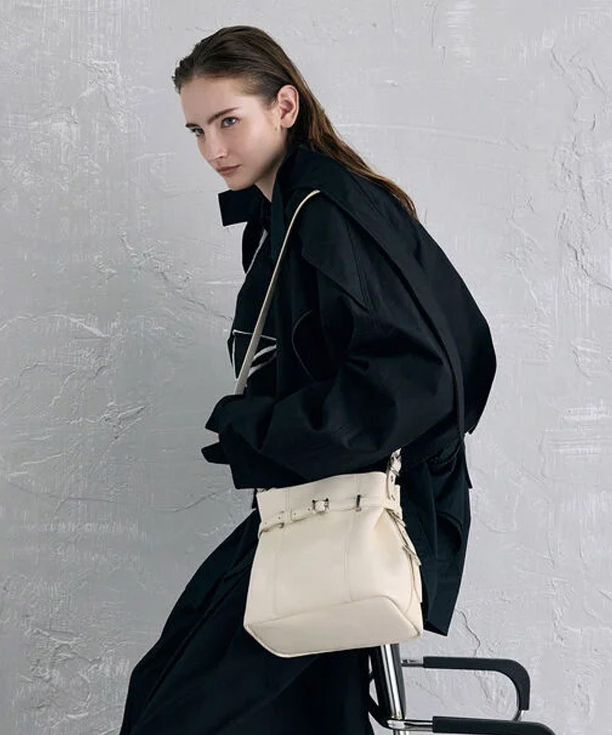 찰스앤키스(CHARLES & KEITH) 브리나 벨트 버킷백  CK2-10782545