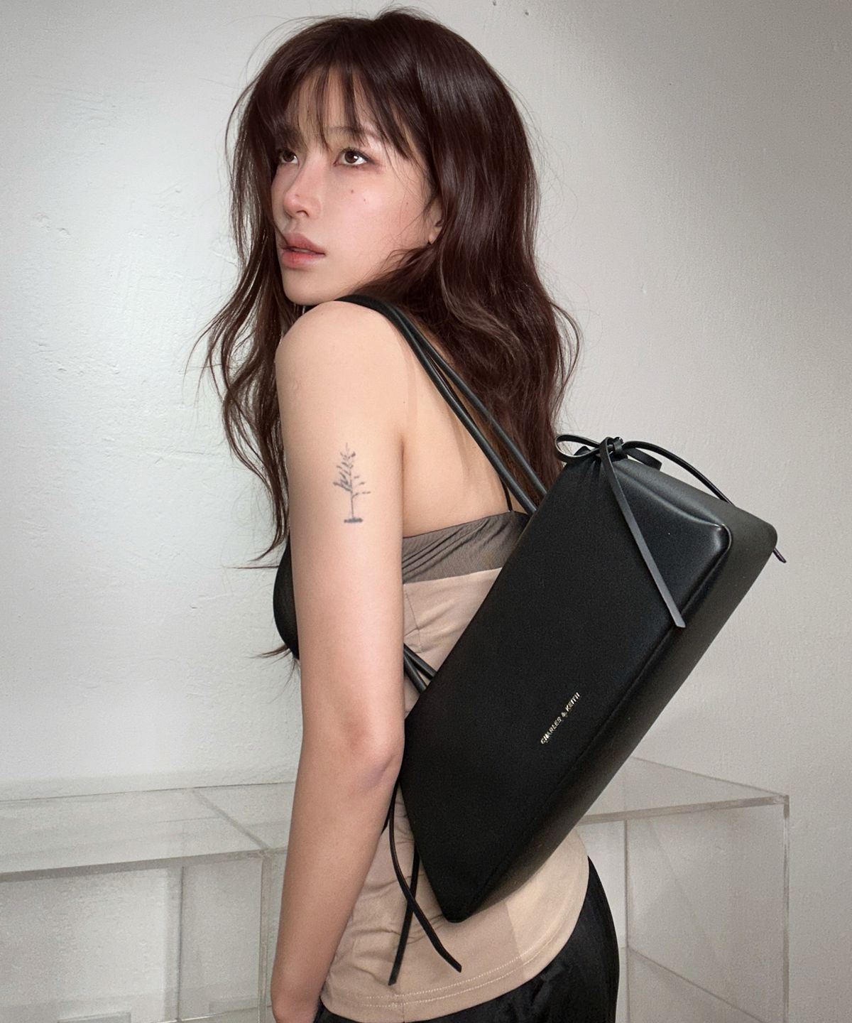 찰스앤키스(CHARLES & KEITH) 헤이즐 보우 이롱게이티드 트라페즈 숄더백 3colors CK2-20160193