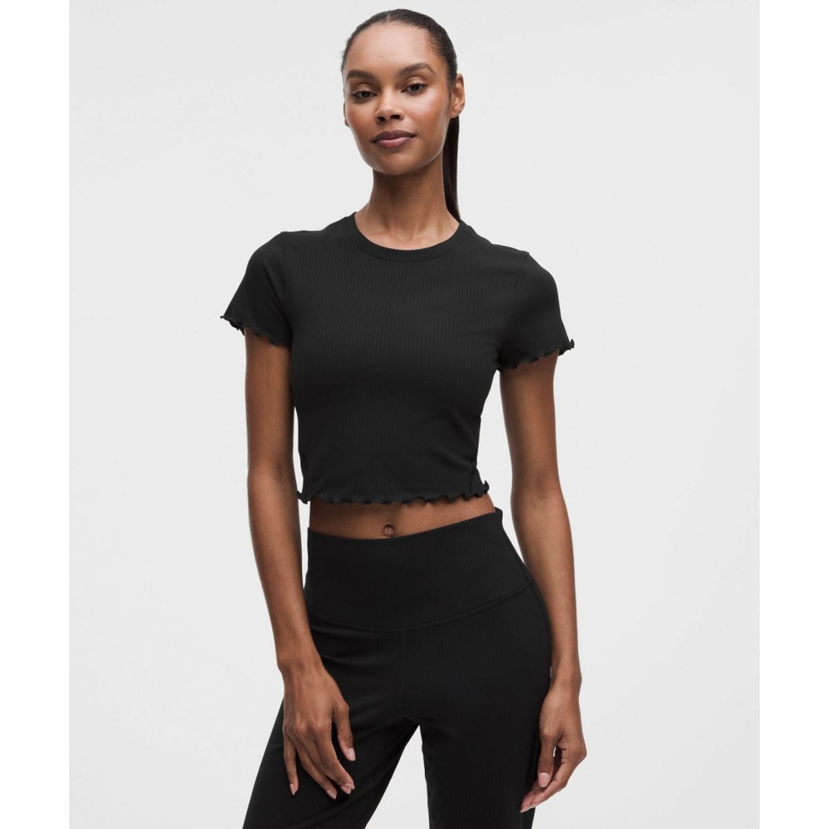 룰루레몬(LULULEMON) Align™ 레터스 헴 베이비 티  BLK