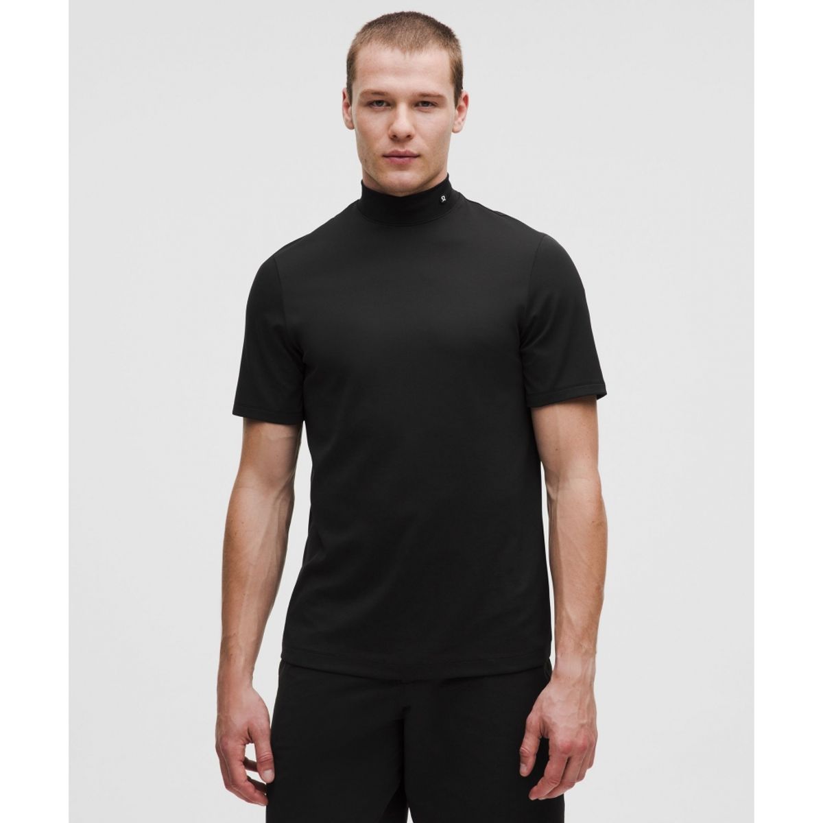룰루레몬(LULULEMON) 멘즈 ShowZero™ 슬림 핏 모크넥 셔츠  BLK