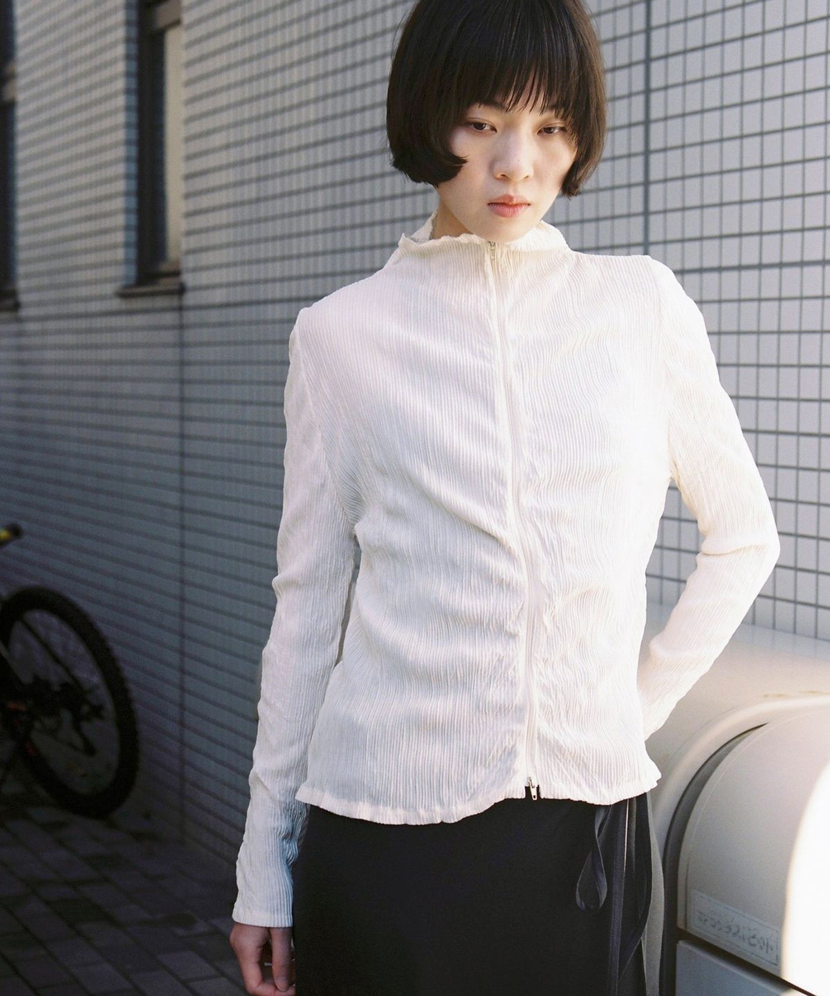 모링가(MORINGA) Pleated High Neck Zip Up Ivory
