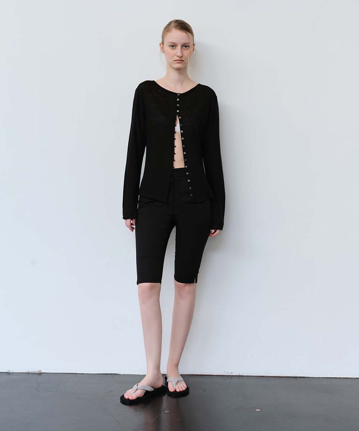 더라이(THERYE) Side Slit Capri Pants(Black)