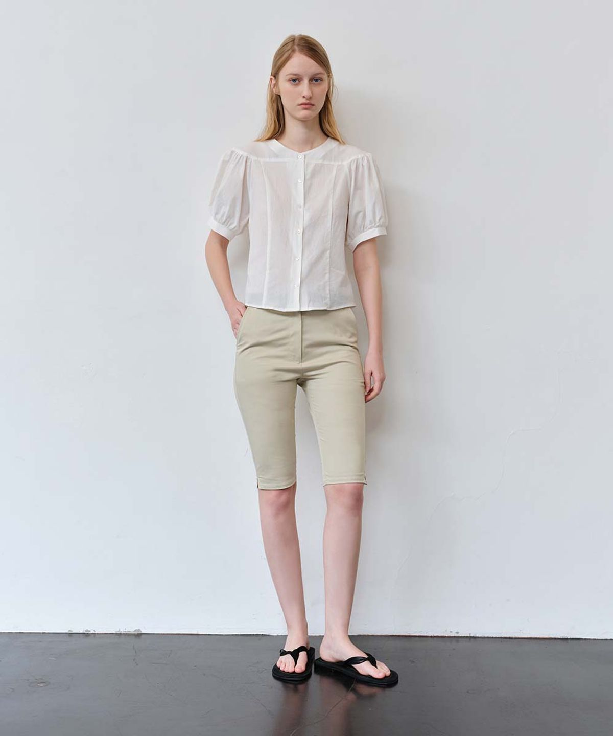 더라이(THERYE) Side Slit Capri Pants(Beige)