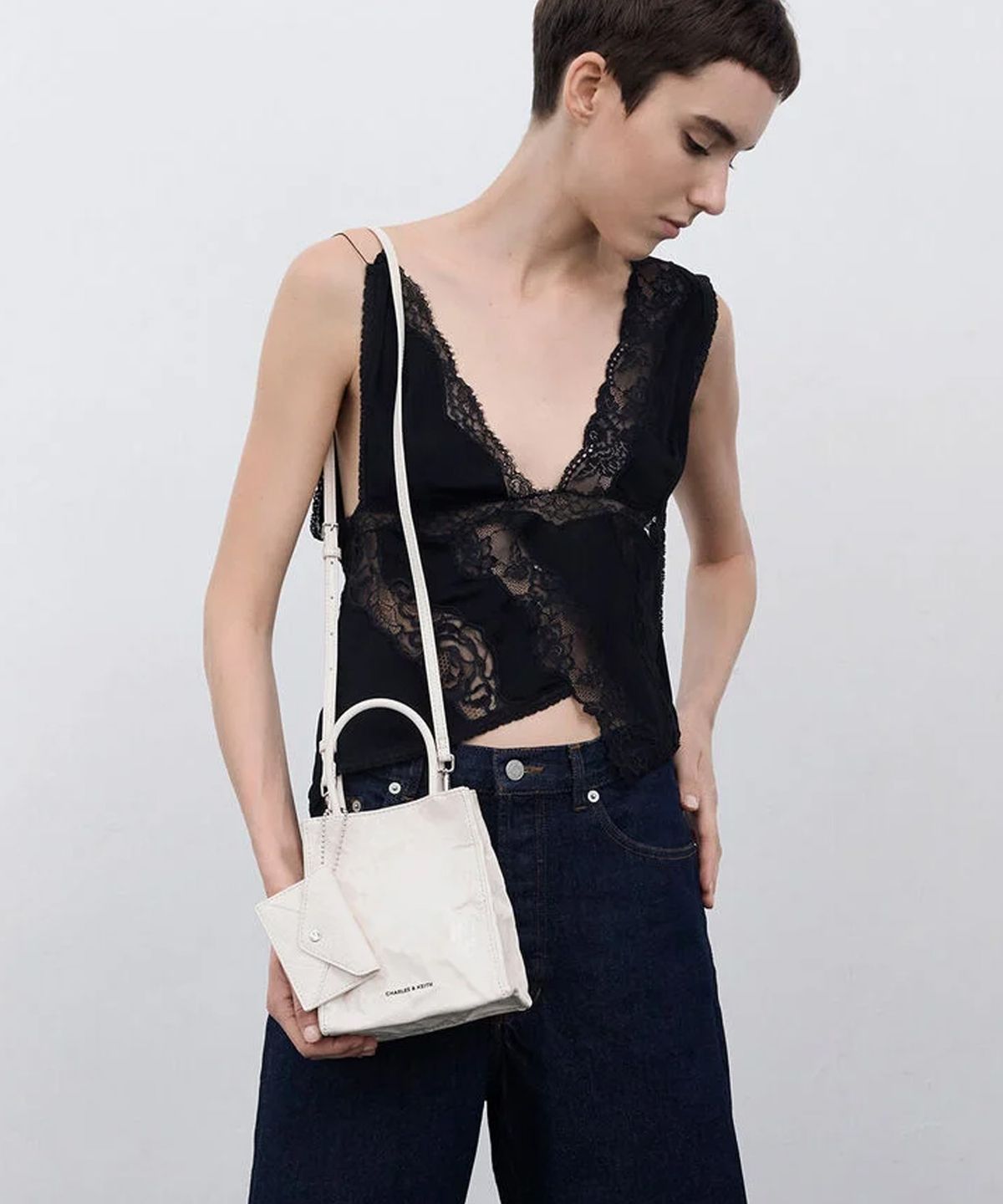 찰스앤키스(CHARLES & KEITH) 마티나 크링클-이펙트 이롱게이티드 토트백 CK2-30782347