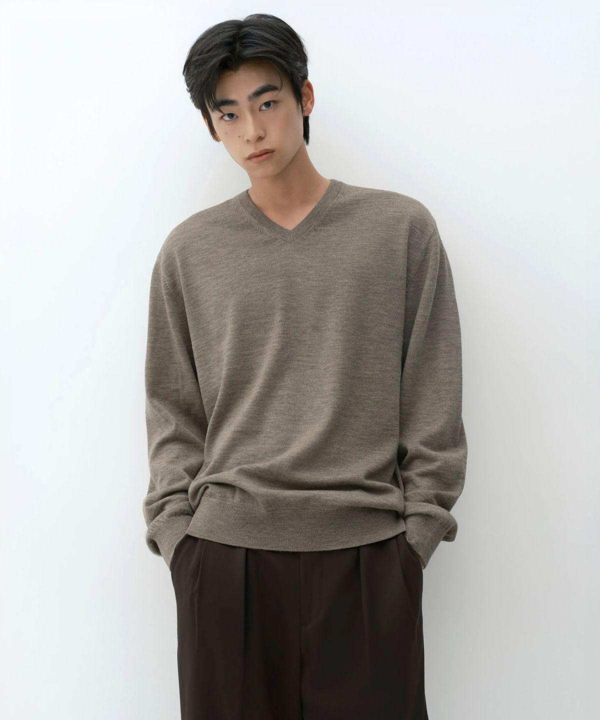 무신사 스탠다드(MUSINSA STANDARD) 메리노 울 파인게이지 브이 넥 니트 [토프]