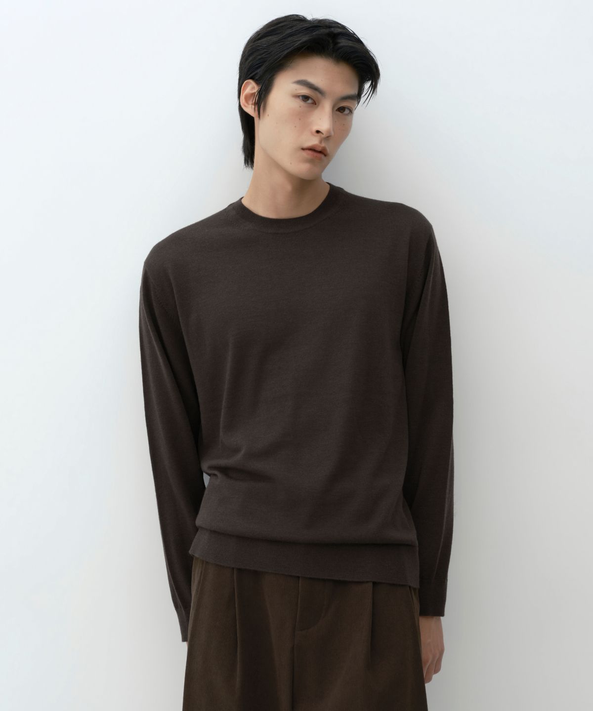 무신사 스탠다드(MUSINSA STANDARD) 메리노 울 파인게이지 크루 넥 니트 [다크 브라운]