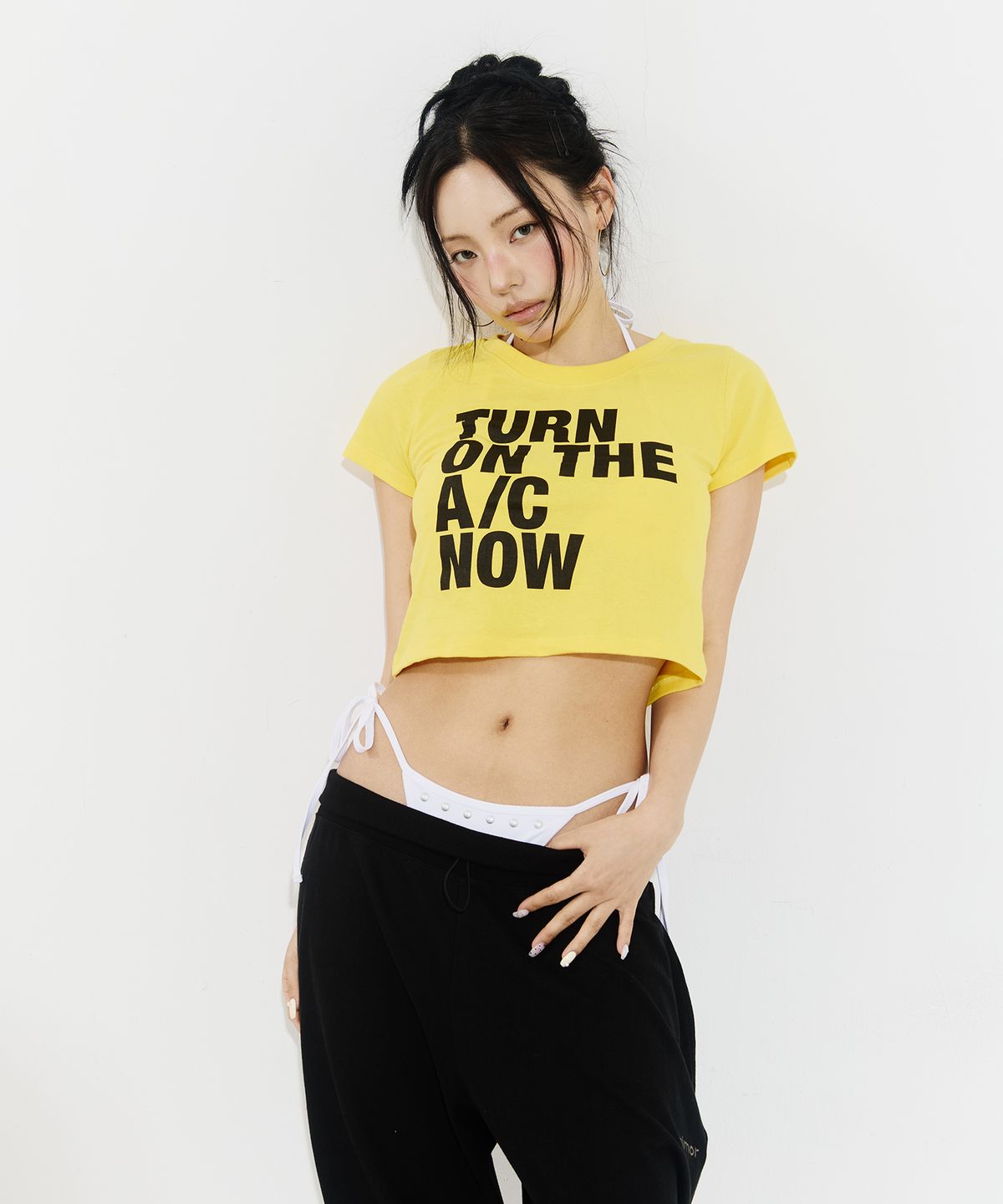 기머(GIMOR) [Gimor X Drunktxt X Khaki Studio] Turn On The A/C Now Baby Tee Yellow
