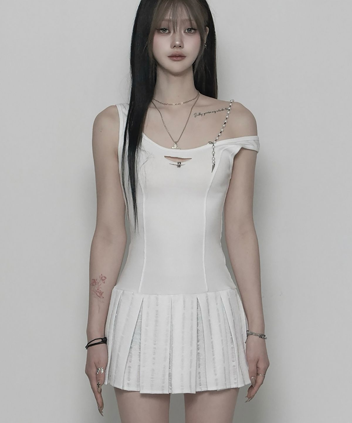 쇠아(SØAR) [리미티드 에디션] Destroy Pleats Beads Dress (WHITE)