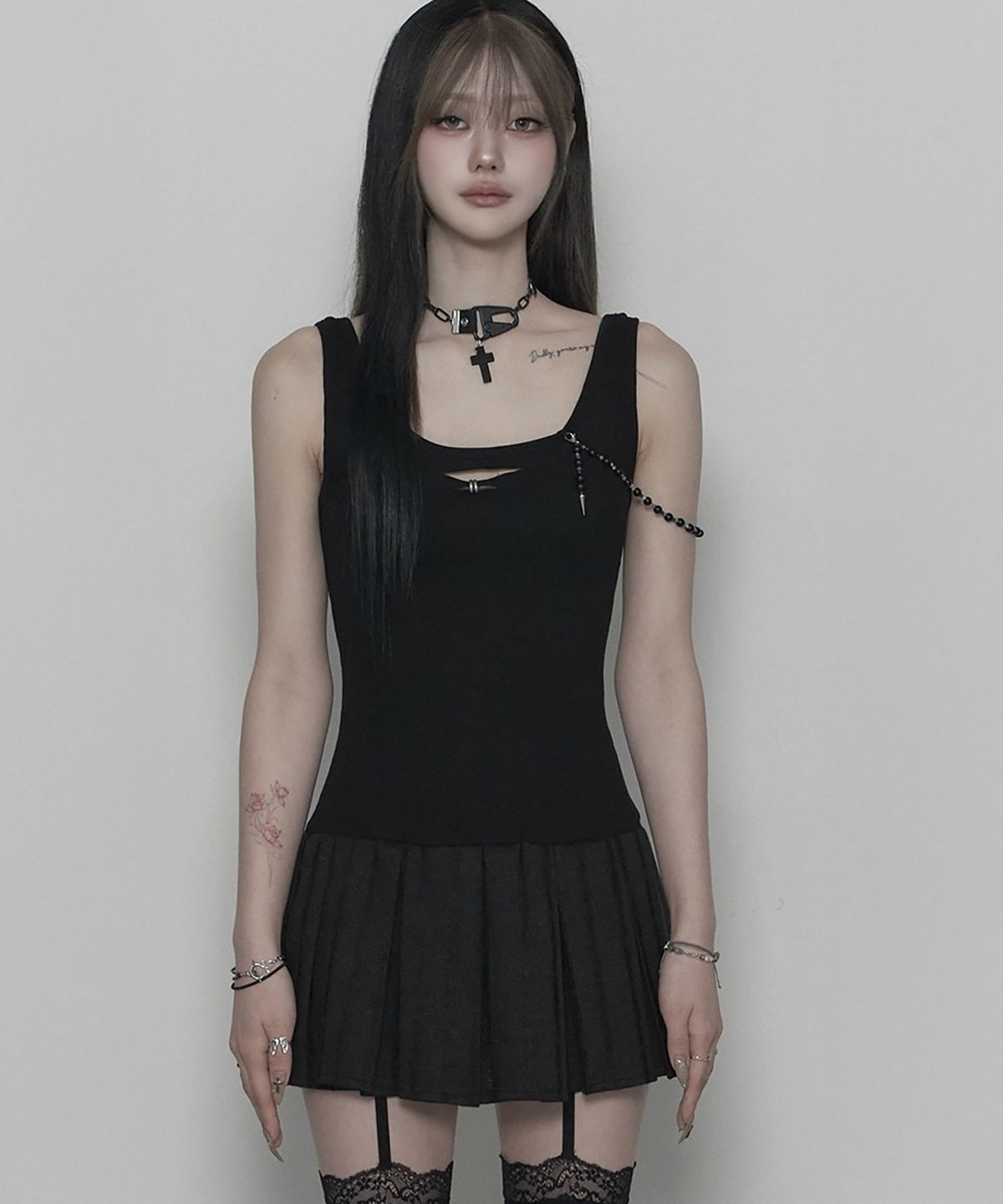 쇠아(SØAR) [리미티드 에디션] Destroy Pleats Beads Dress (BLACK)