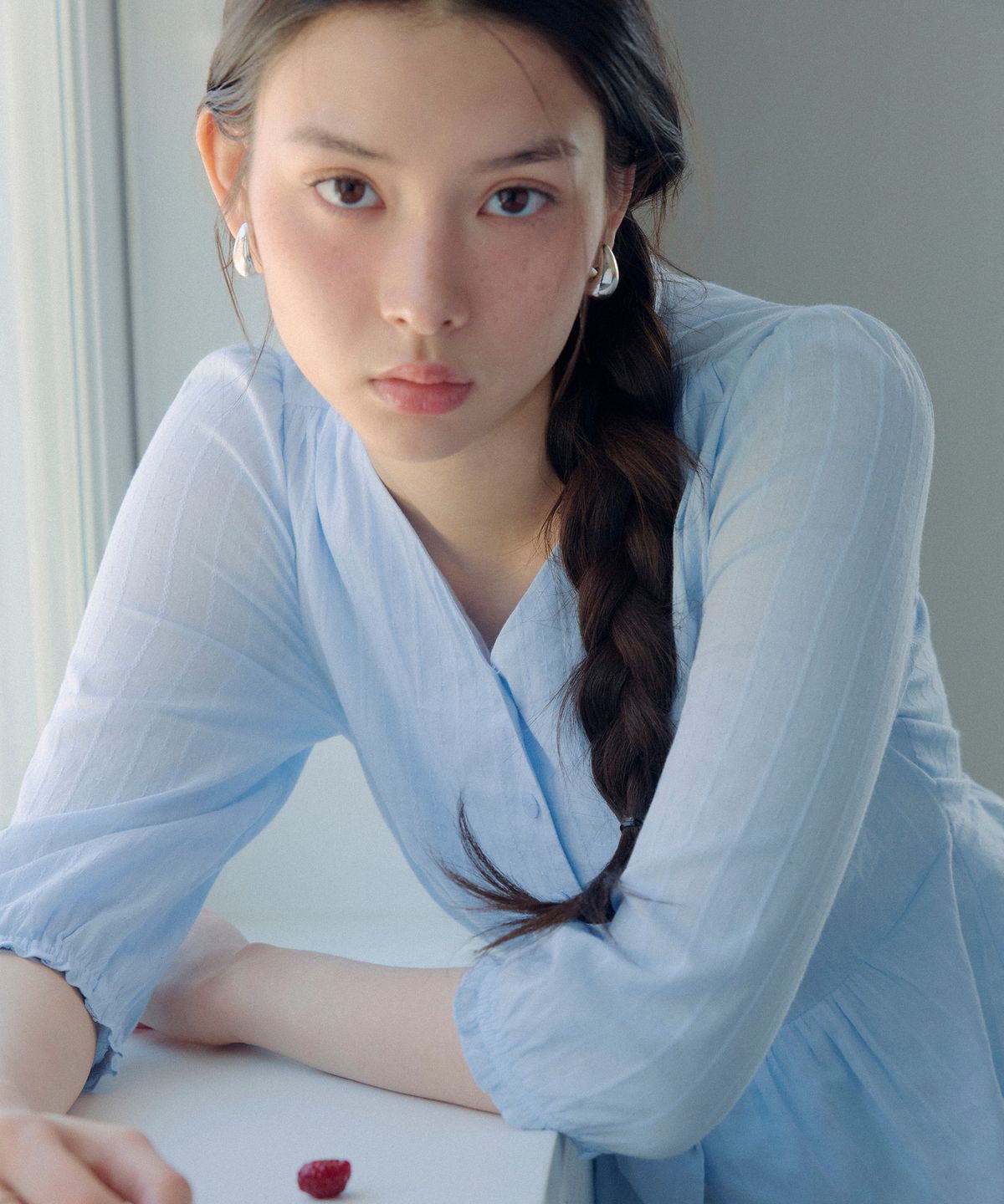 로엠(ROEM) 7부 소매 브이넥 블라우스 RMBLG37R12