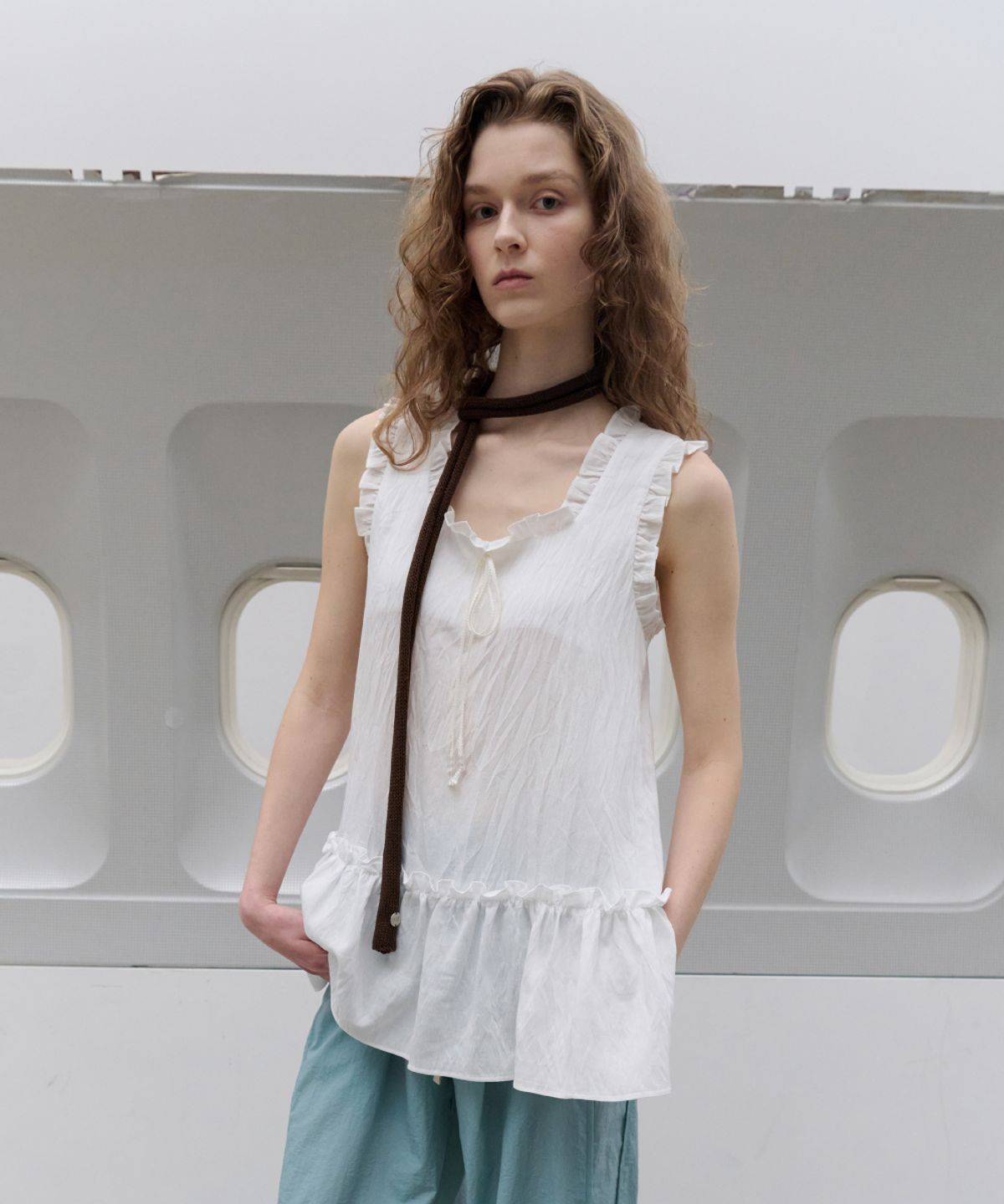 토아베(TOAVE) Minimal Sleeveless Blouse (Ivory)