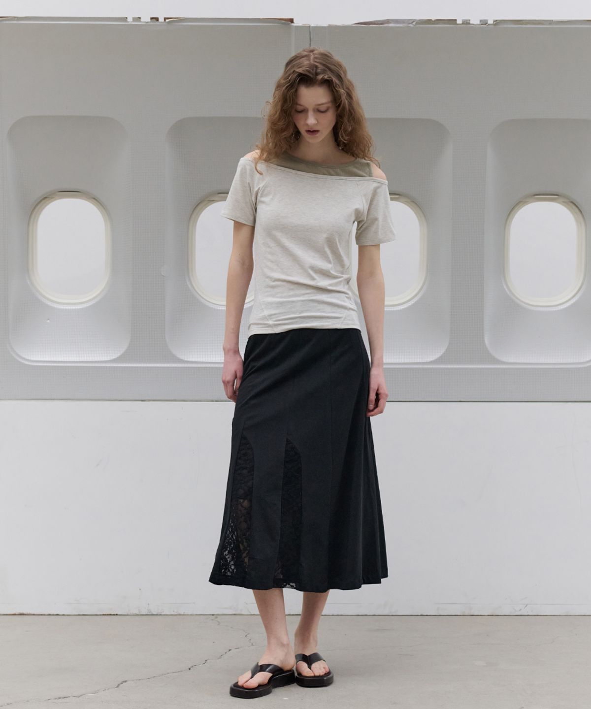 토아베(TOAVE) Lace Cut Flare Long Skirt (Black)