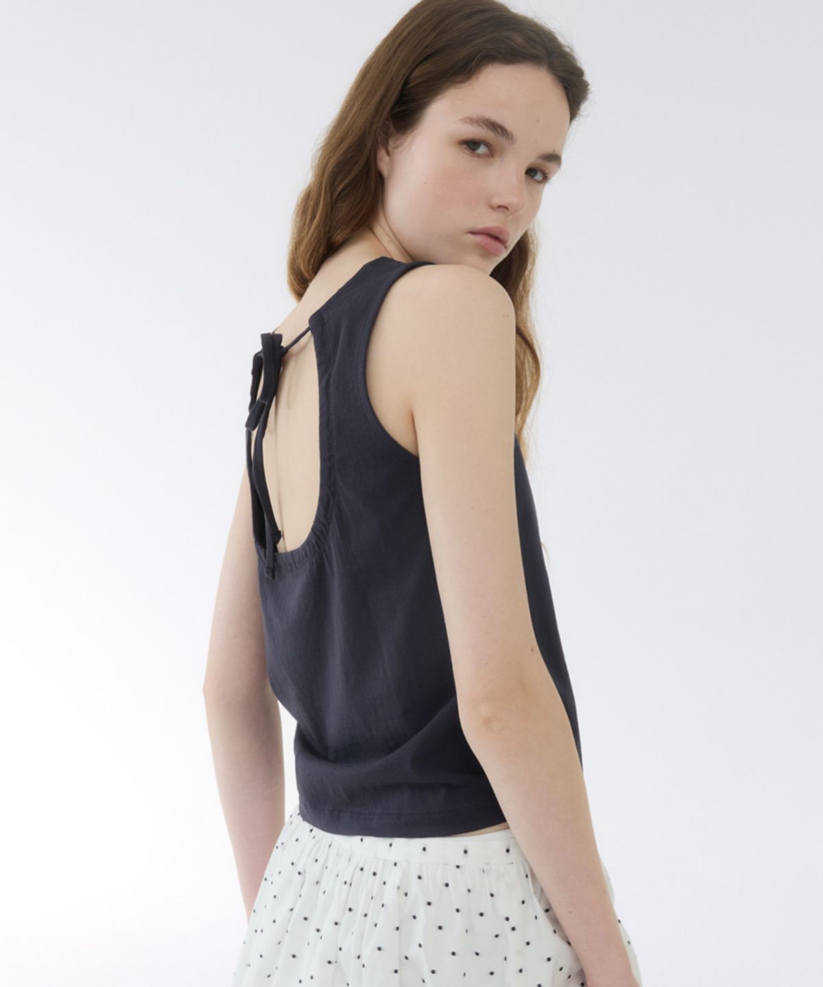 지비에이치 어패럴(GBH APPAREL) BACK OPEN BOW POINT TOP / CHARCOAL